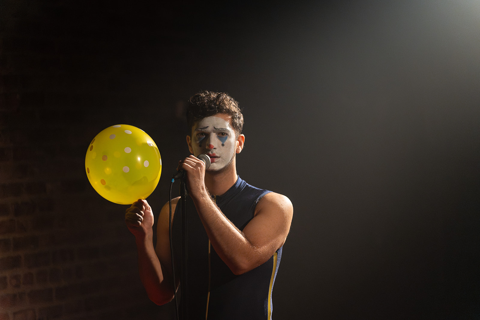 photo of me at a mic holding a balloon.